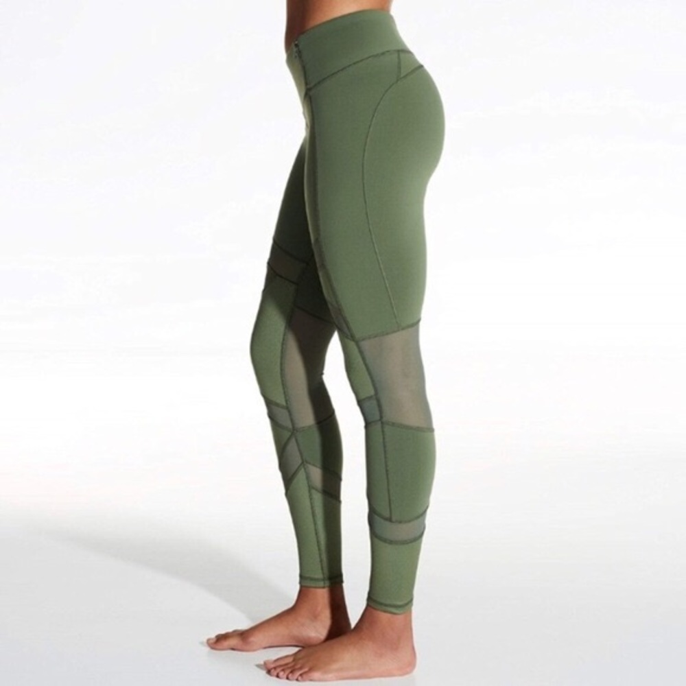 Carrie Underwood CALIA workout leggings green